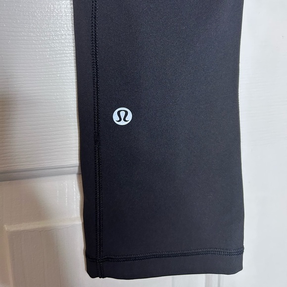 Lululemon Speed Up Crop (21")- Black/ Size 4 - Picture 7 of 10
